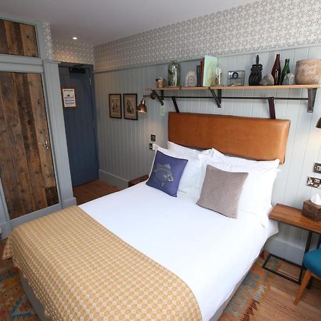 The Pilot Boat Hotel Lyme Regis Kültér fotó