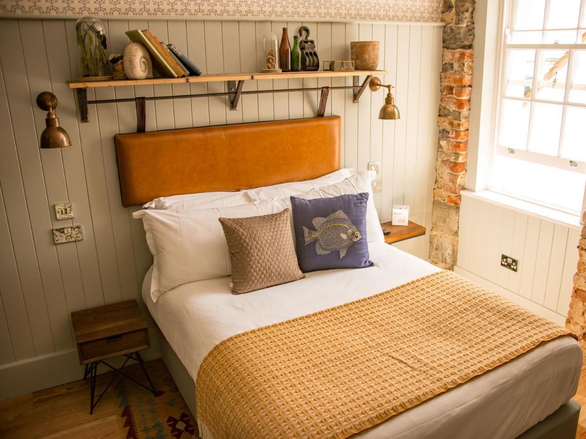 The Pilot Boat Hotel Lyme Regis Kültér fotó
