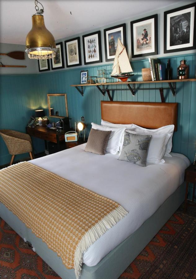 The Pilot Boat Hotel Lyme Regis Kültér fotó